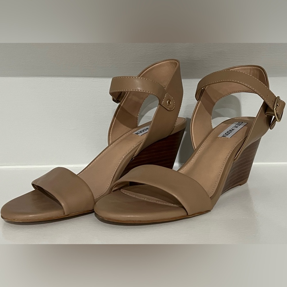 NWOT Steve Madden Wedge Sandal Neutral/Nude/Beige Women’s size 9